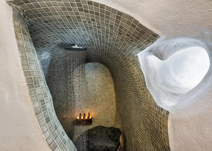 Villa Mystagoge Retreat With Subterranean Pool/jacuzzi Vothon