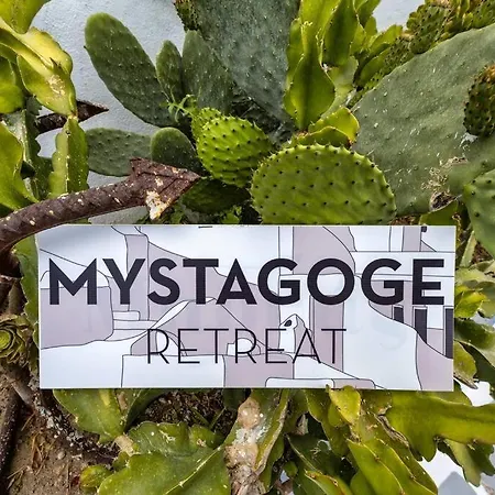 Mystagoge Retreat With Subterranean Pool/jacuzzi 别墅 Vóthon