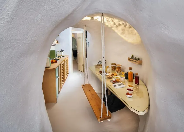 Villa Mystagoge Retreat With Subterranean Pool/jacuzzi Vóthon